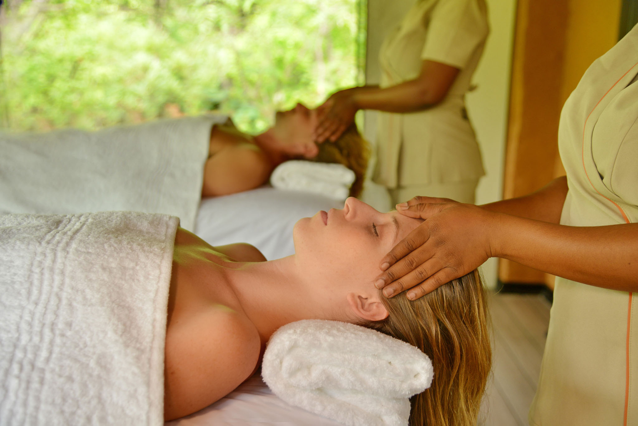 guests receiving messages in spa at victoria falls safari lodge