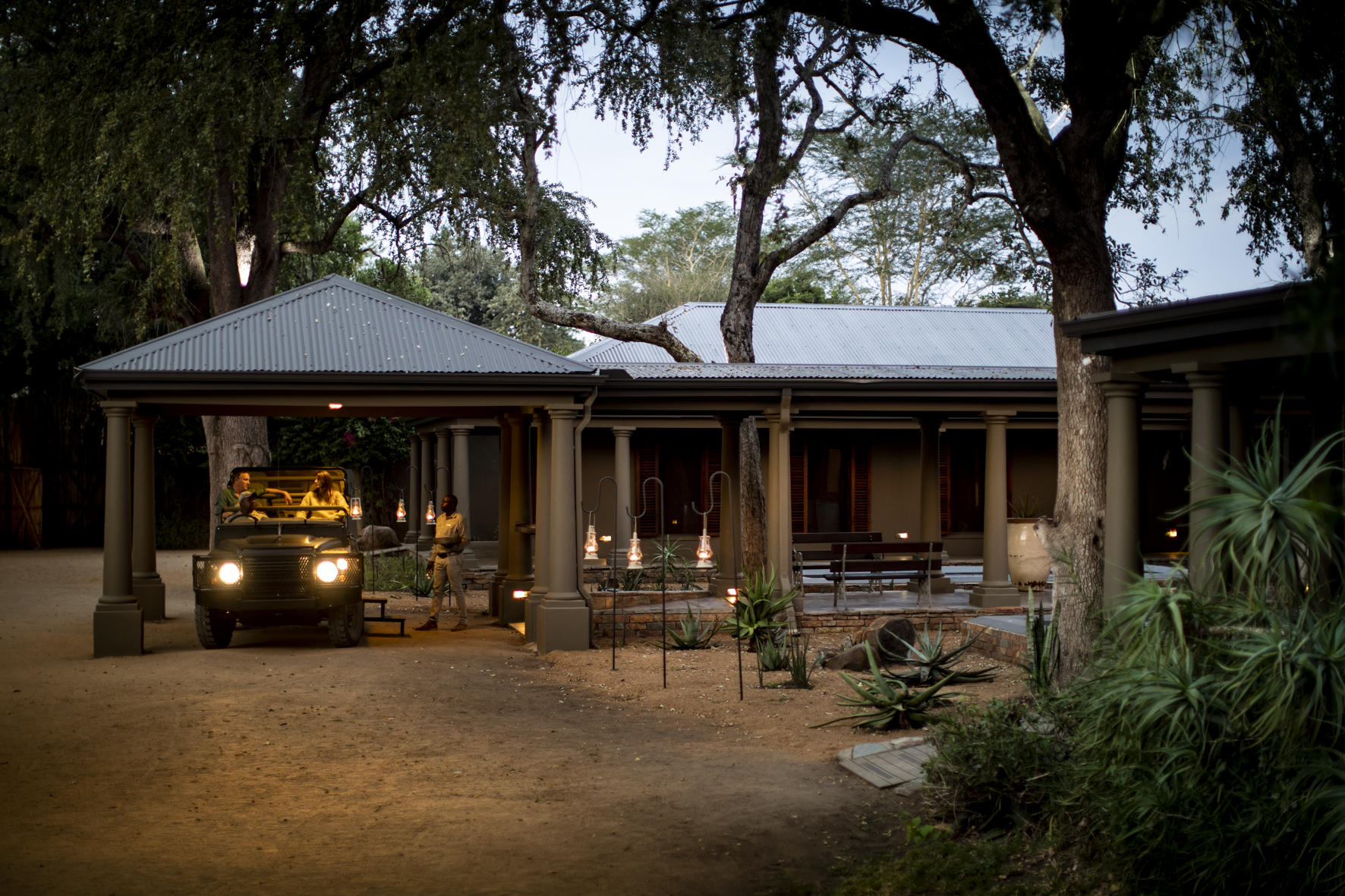 reception and outside view of Rattrays camp at Malamala Game reserve