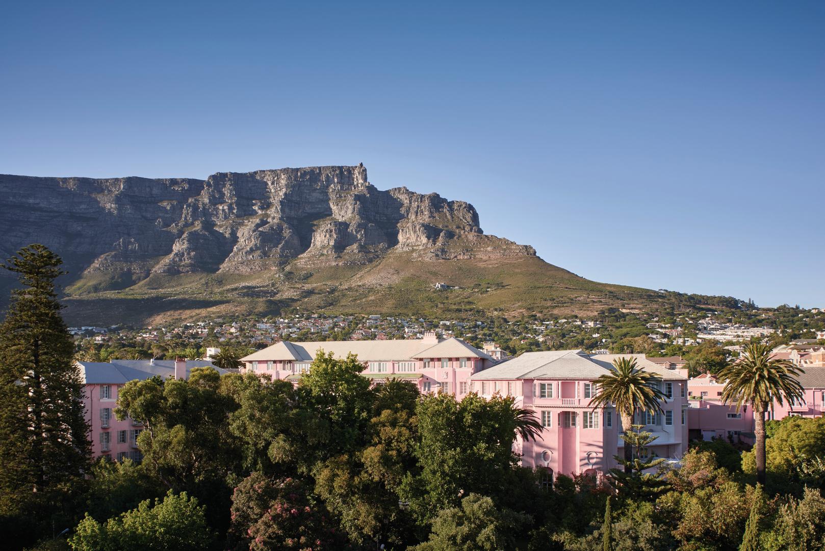 view of mount nelson hotel in front of table mountain cape town