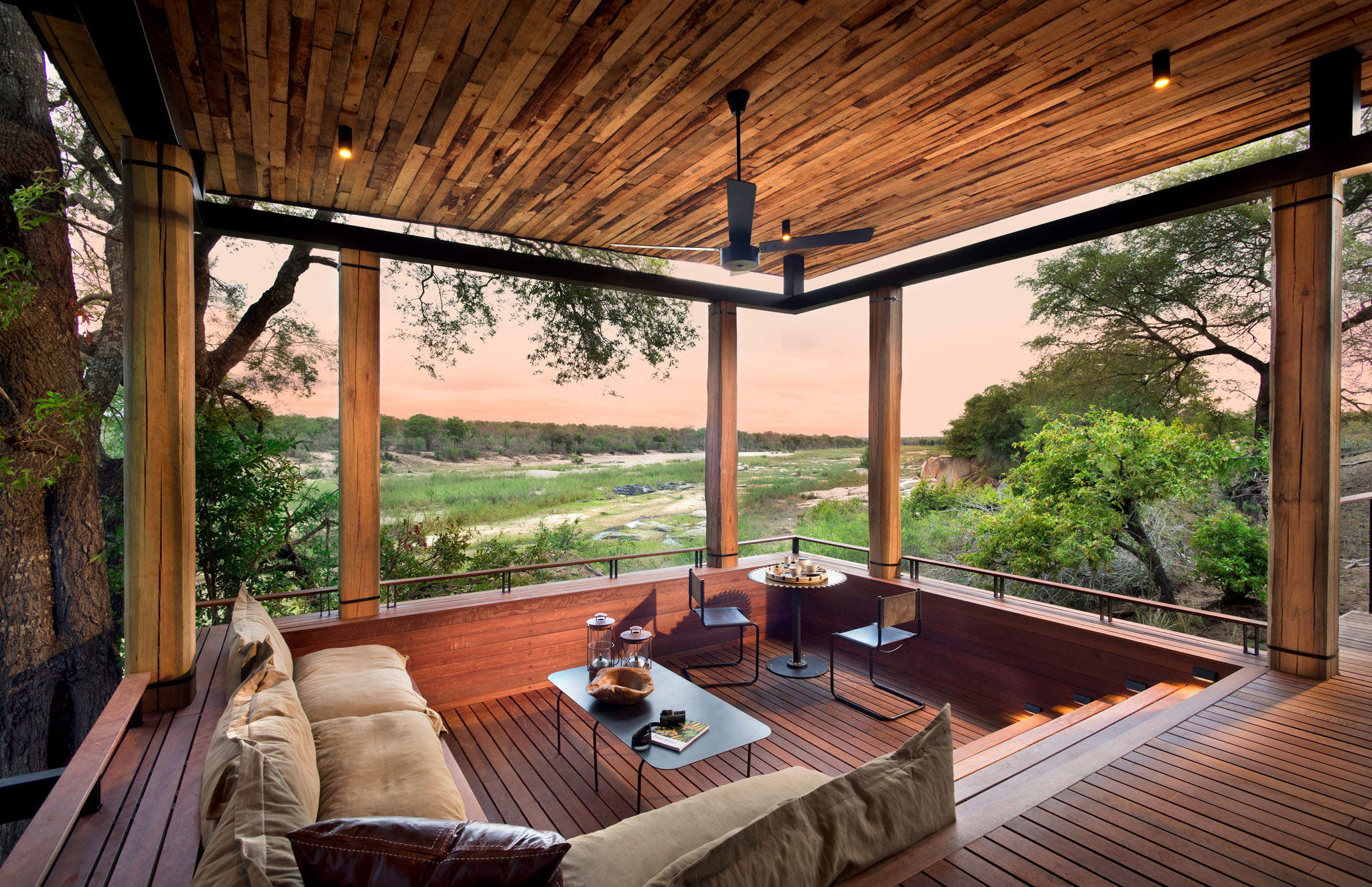 viewing deck at andBeyond tengile river lodge