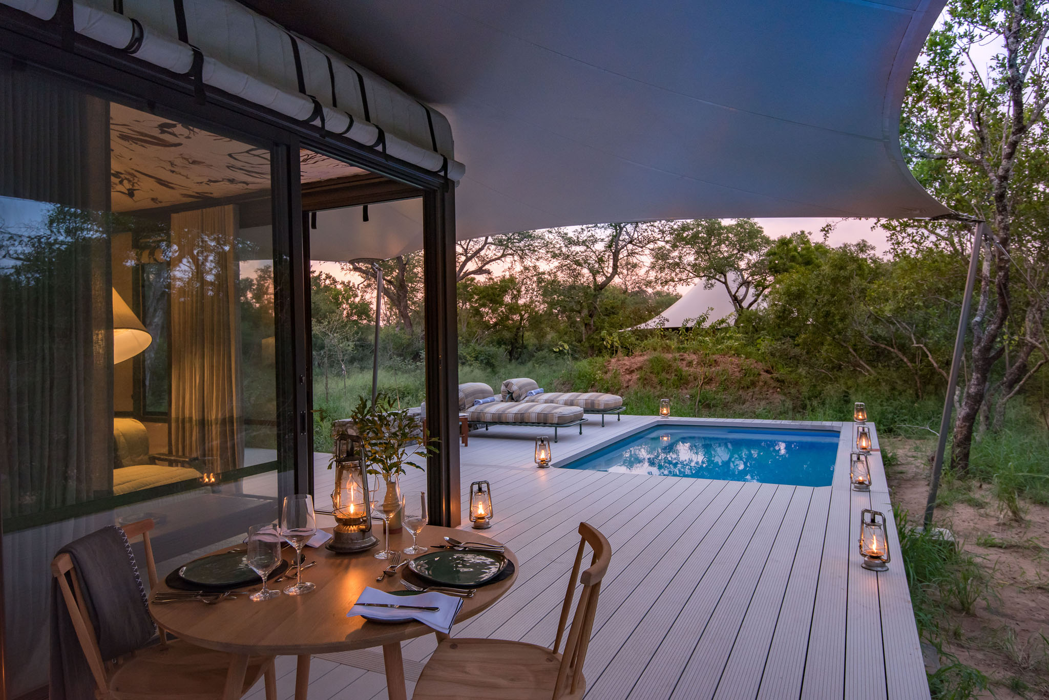 Thornybush saseka tented camp luxury suite and deck with splash pool
