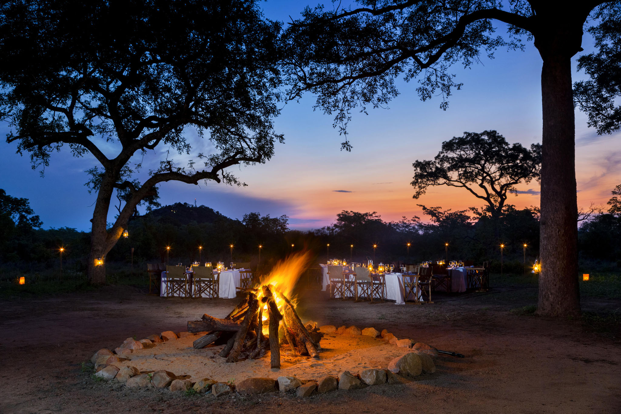 bush dinner preparations at ulusaba safari lodge